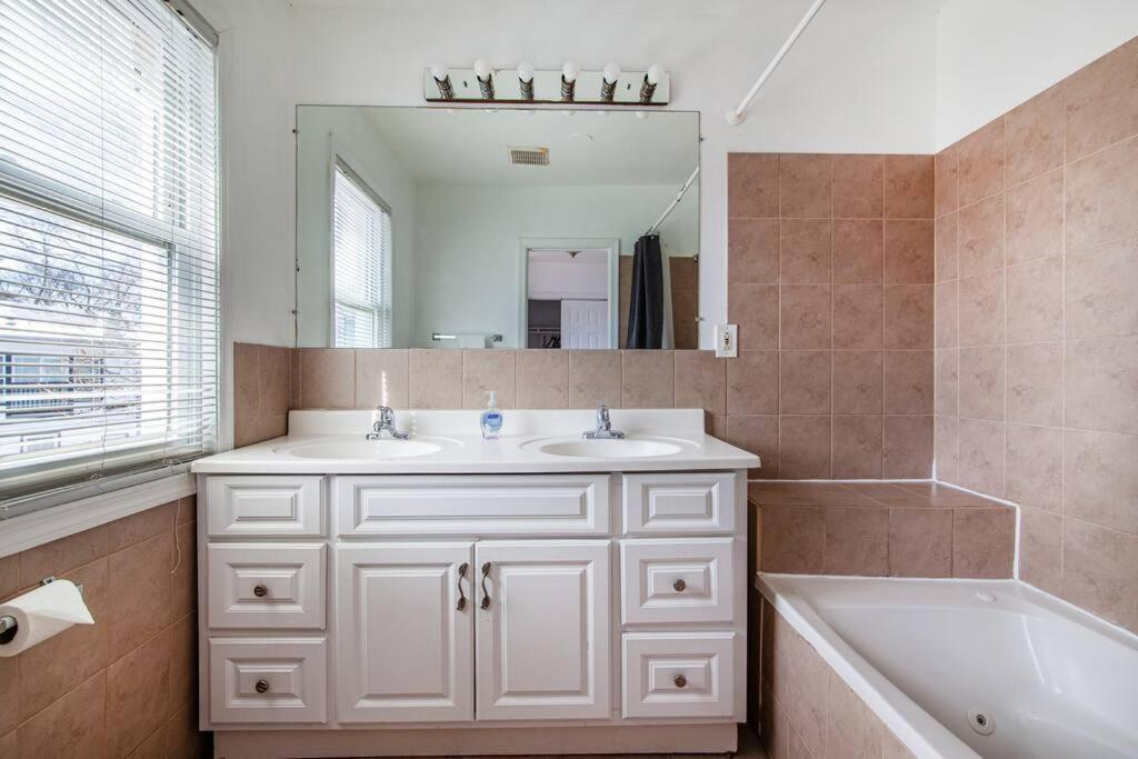 Relaxing, Spacious, Private, Walkable In Petworth! Washington Luaran gambar